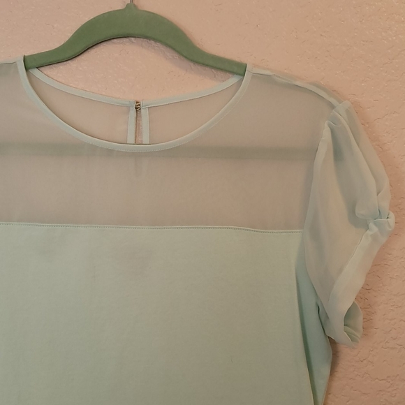 Express Blouse wirh Shear Cutout - Picture 2 of 6